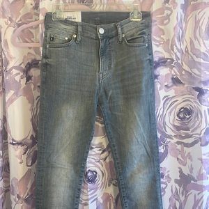 H&M light denim. Lightly worn. Size 28
